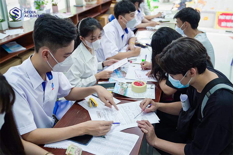 Đại học thường bao gồm 2 kỳ học chính là 1 kỳ học hè