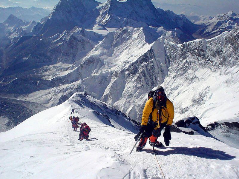 Đỉnh núi Everest nằm ở đâu?