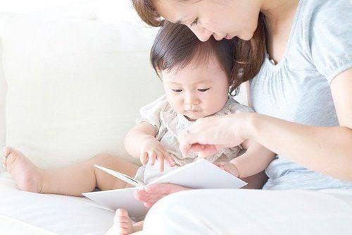 Đọc sách hiệu quả với trẻ sơ sinh và trẻ nhỏ