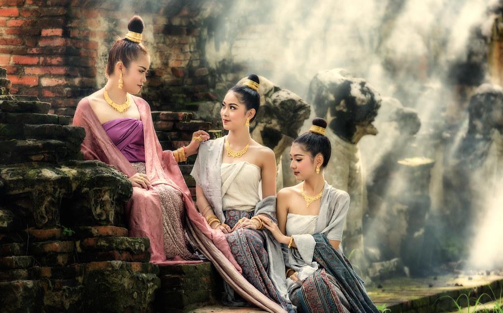 Trang phục truyền thống là một trong những nét đặc trưng của văn hóa Thái Lan