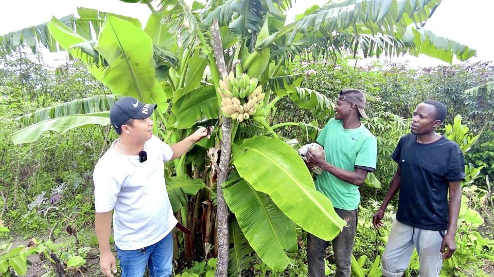 Lẩu gà bò của Việt Nam xuất hiện ở Angola, cô gái châu Phi bất ngờ vì ngon - 1