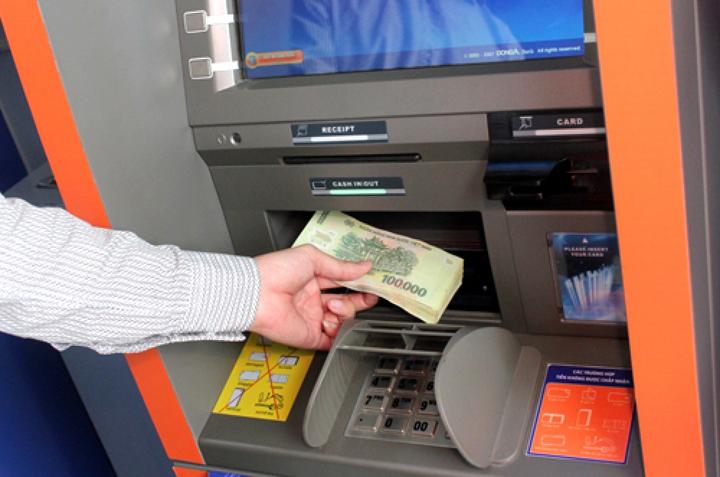 Cách nạp tiền vào thẻ ATM không cần ra ngân hàng