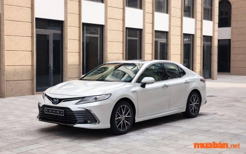 Xe Toyota cũ màu trắng