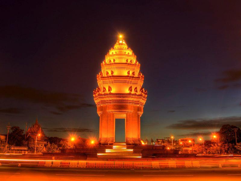 tuong-dai-doc-lap-Phnom-Penh