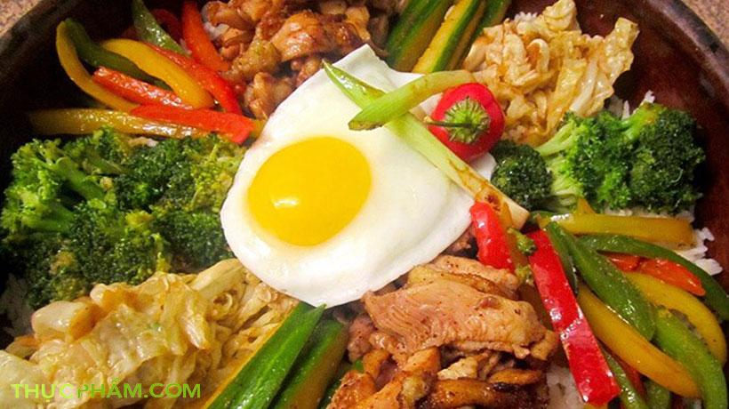 mon-an-truyen-thong-han-quoc-bimbimbap